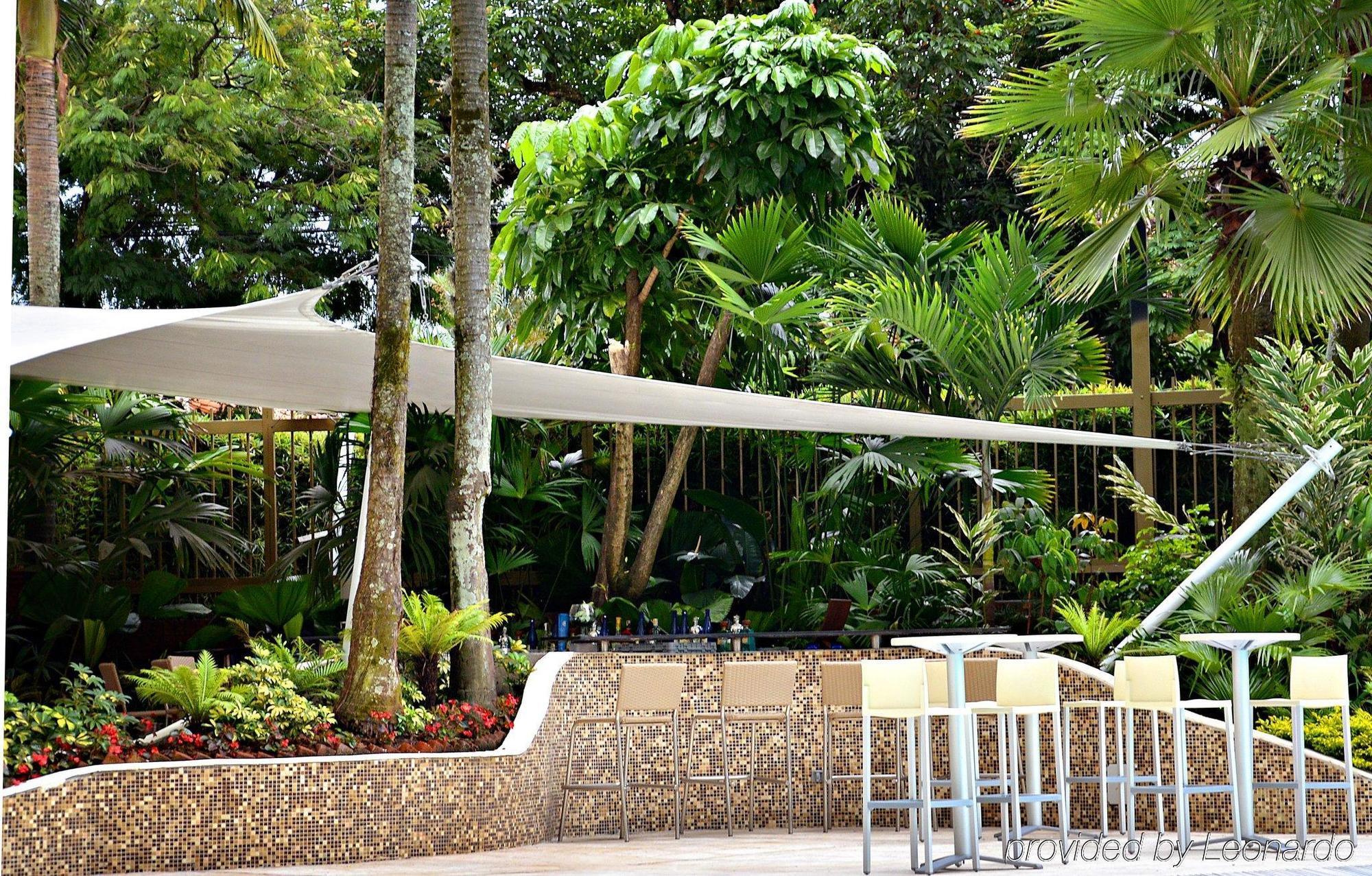 Nh Cali Royal Hotel Restaurant photo