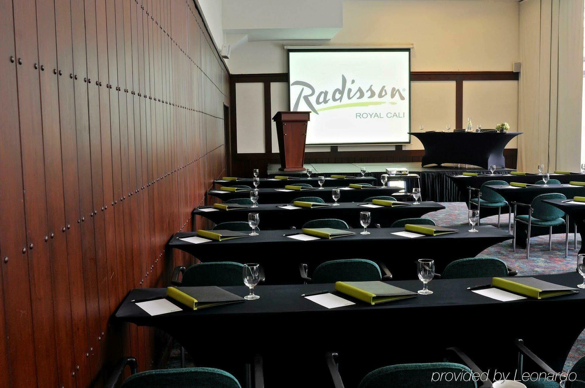 Nh Cali Royal Hotel Business photo